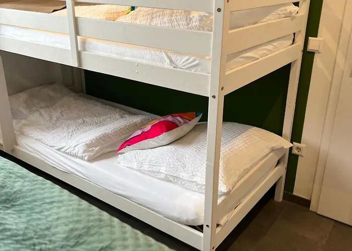 Boardinghouse--business People And Workers, Parking Lot, Wifi, Outdoor Smoking Area