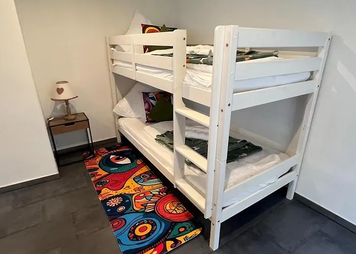 Boardinghouse--business People And Workers, Parking Lot, Wifi, Outdoor Smoking Area Διαμέρισμα