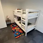 Boardinghouse--business People And Workers, Parking Lot, Wifi, Outdoor Smoking Area Apartament