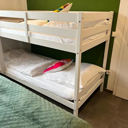 Anna9 Boardinghouse--business People And Workers, Parking Lot, Wifi, Vat Invoice