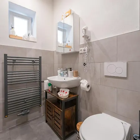 Anna9 Boardinghouse--business People And Workers, Parking Lot, Wifi, Vat Invoice Apartman Günzburg