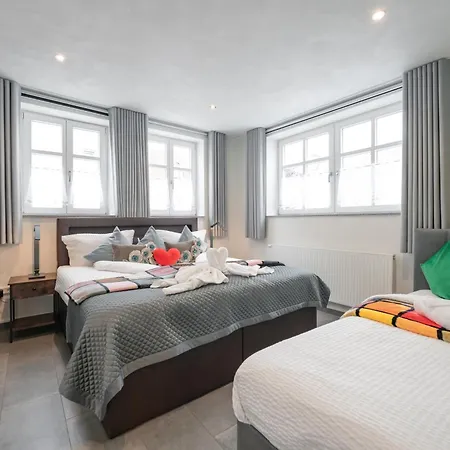 City Boardinghouse ,Single Bed, Wifi ,Parking, Vat Invoice, Highway A8 *