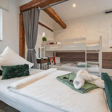 City Boardinghouse ,Single Bed, Wifi ,Parking, Vat Invoice, Highway A8 Appartamento *