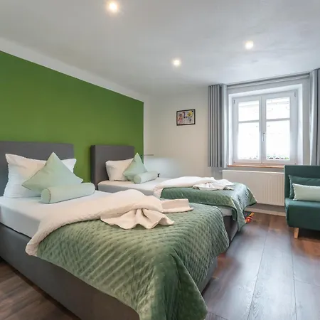 City Boardinghouse ,Single Bed, Wifi ,Parking, Vat Invoice, Highway A8 * Günzburg