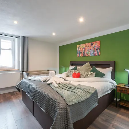 City Boardinghouse ,Single Bed, Wifi ,Parking, Vat Invoice, Highway A8