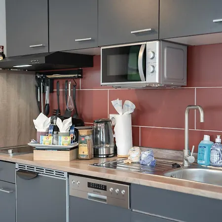 City Boardinghouse ,Single Bed, Wifi ,Parking, Vat Invoice, Highway A8 Appartamento Günzburg