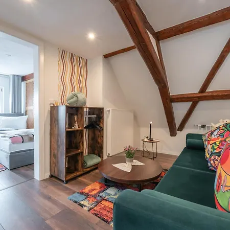 City Boardinghouse ,Single Bed, Wifi ,Parking, Vat Invoice, Highway A8 *