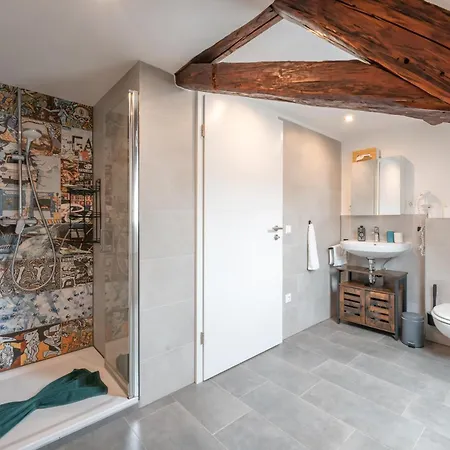 City Boardinghouse ,Single Bed, Wifi ,Parking, Vat Invoice, Highway A8 * Günzburg