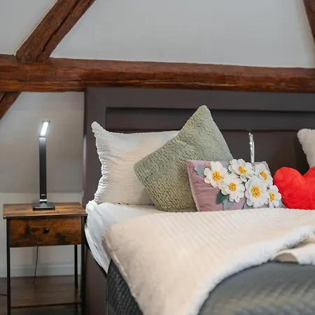 City Boardinghouse ,Single Bed, Wifi ,Parking, Vat Invoice, Highway A8