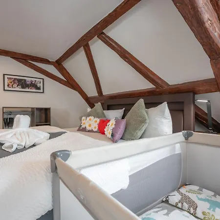 City Boardinghouse ,Single Bed, Wifi ,Parking, Vat Invoice, Highway A8